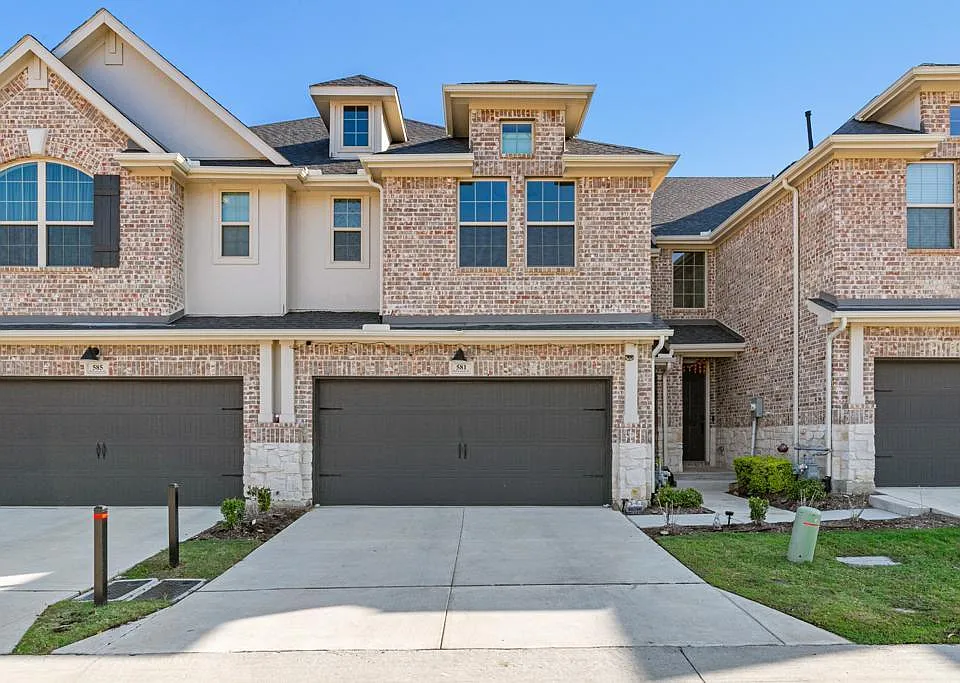 581 Ballustrade Dr