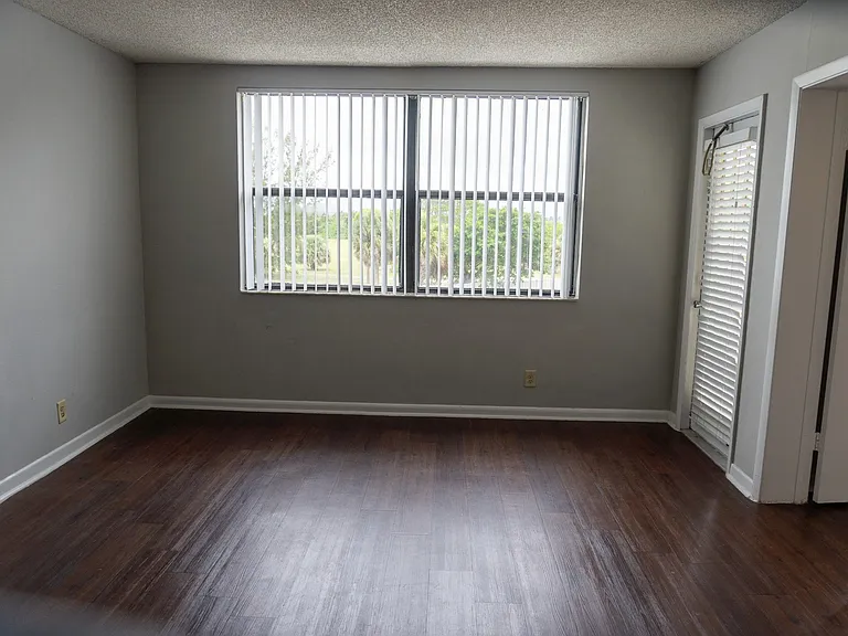 Bella Lago Vista — Photo 20