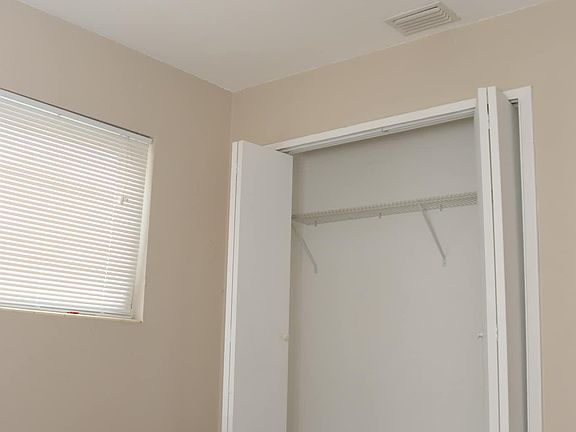 4th image of 1528 S Myrtle Ave