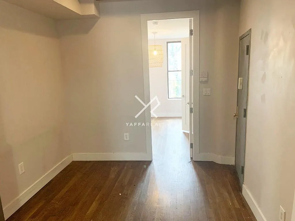 787 Hart Street — Photo 4