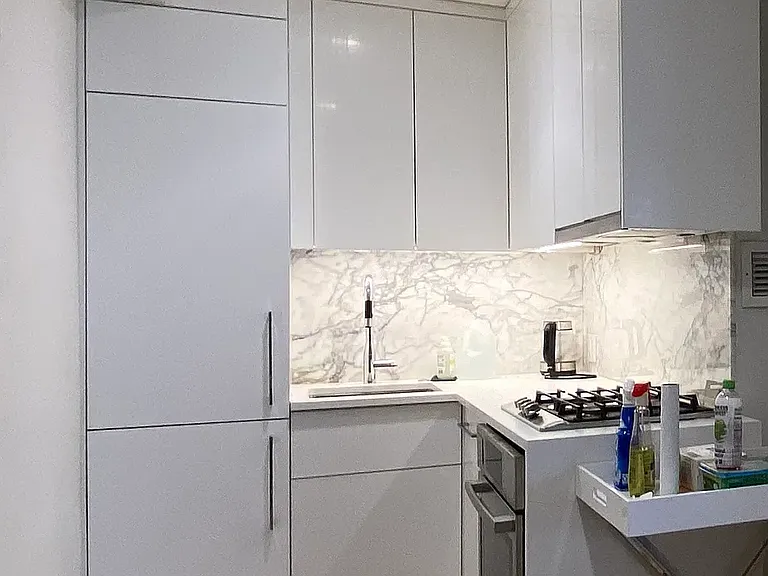 135 E 54th St #10F — Photo 2