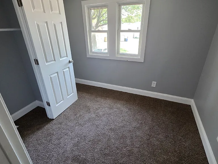 13818 Courtland Ave — Photo 8