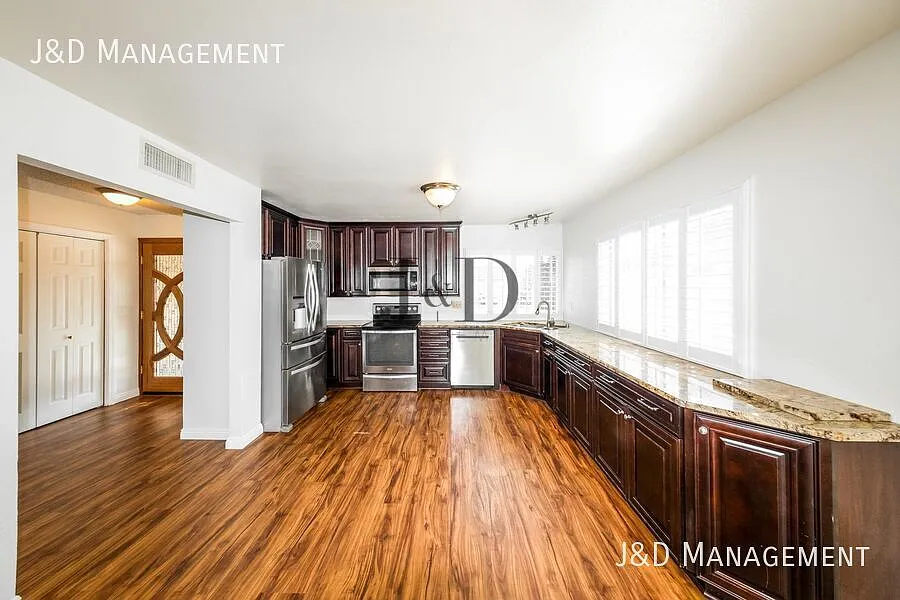 Stunning Home in Tierrasanta! — Photo 4