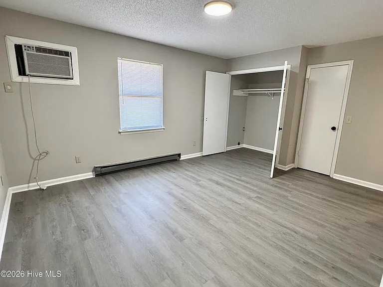 3211 Summer Pl #14 — Photo 6
