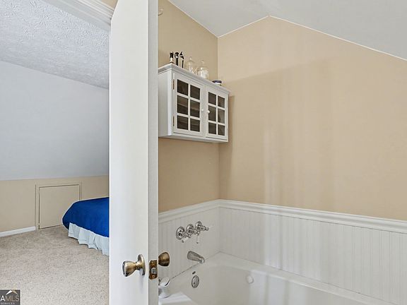 36th image of 542 Eastern Cross Ln