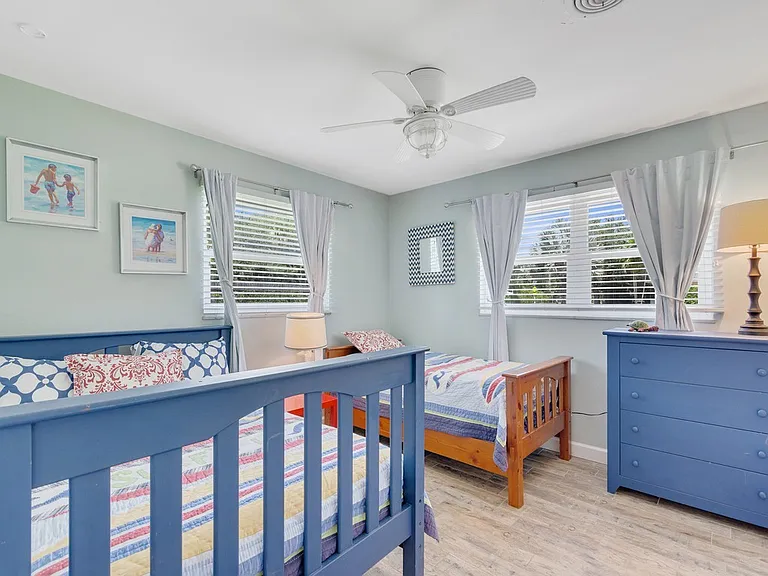 706 Iris Ln — Photo 20