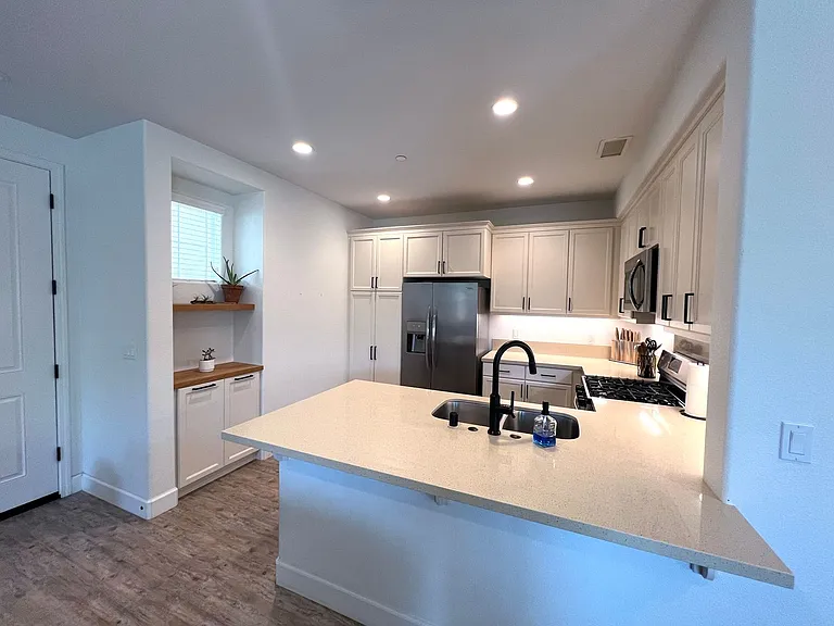 531 Sertoma Way — Photo 4