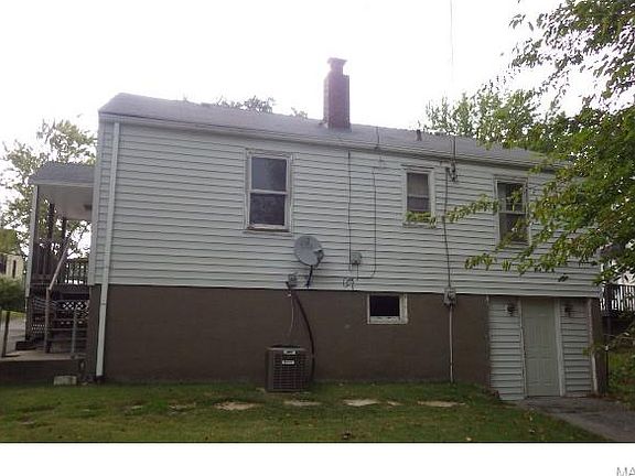 3rd image of 7136 Roslyn Dr
