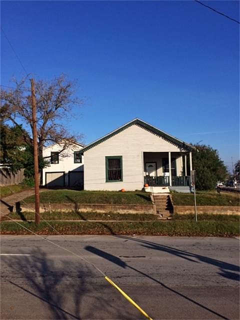 1st image of 300 W Alamo St