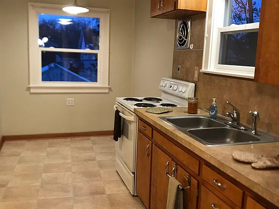 Spacious Kitchen with Dining Nook!