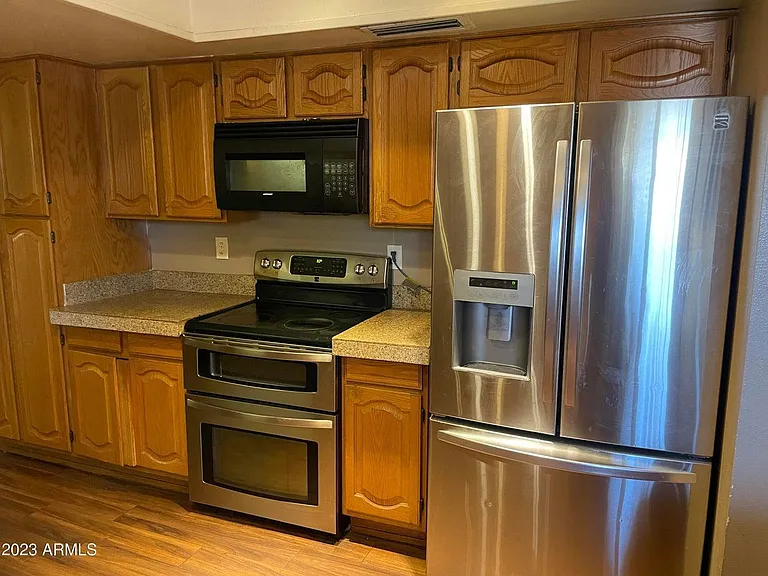 1600 E Laguna Dr — Photo 13
