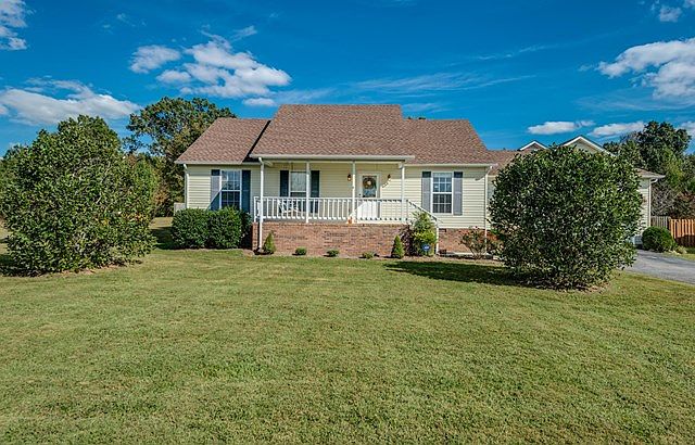 1st image of 829 Lindsey Ln