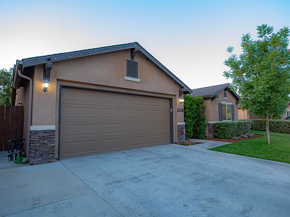 3rd image of 2218 E Woodsville Court