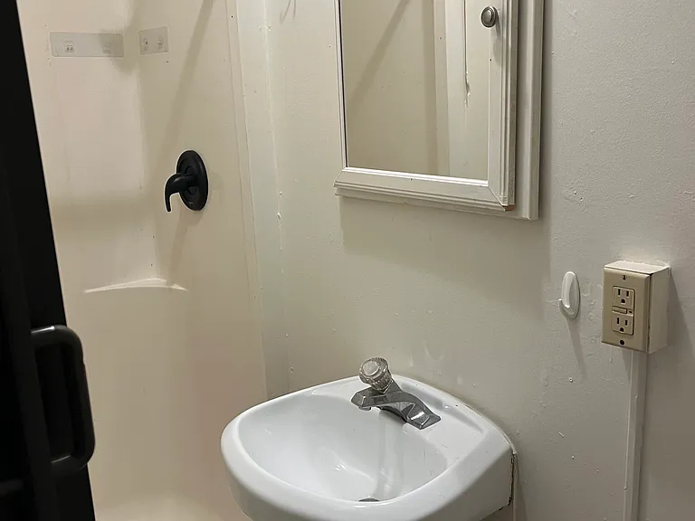 282 Pearl St #2 — Photo 6