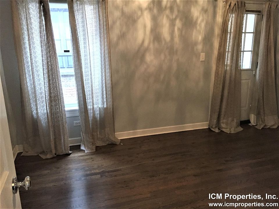 2nd image of 638 W Roscoe St #2S