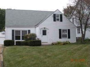 6525 Forest Ct, Windsor Heights, IA 50324