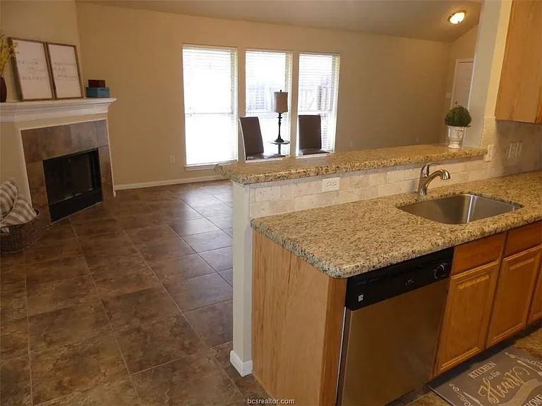 3207 Neuburg Ct — Photo 4
