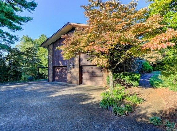 3rd image of 7132 Wellington Dr