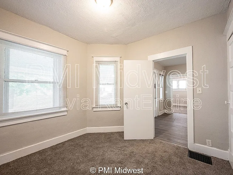 130 N Gladstone Ave — Photo 21
