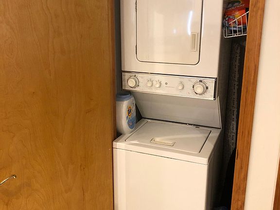 4th image of 180 Park Ln #2