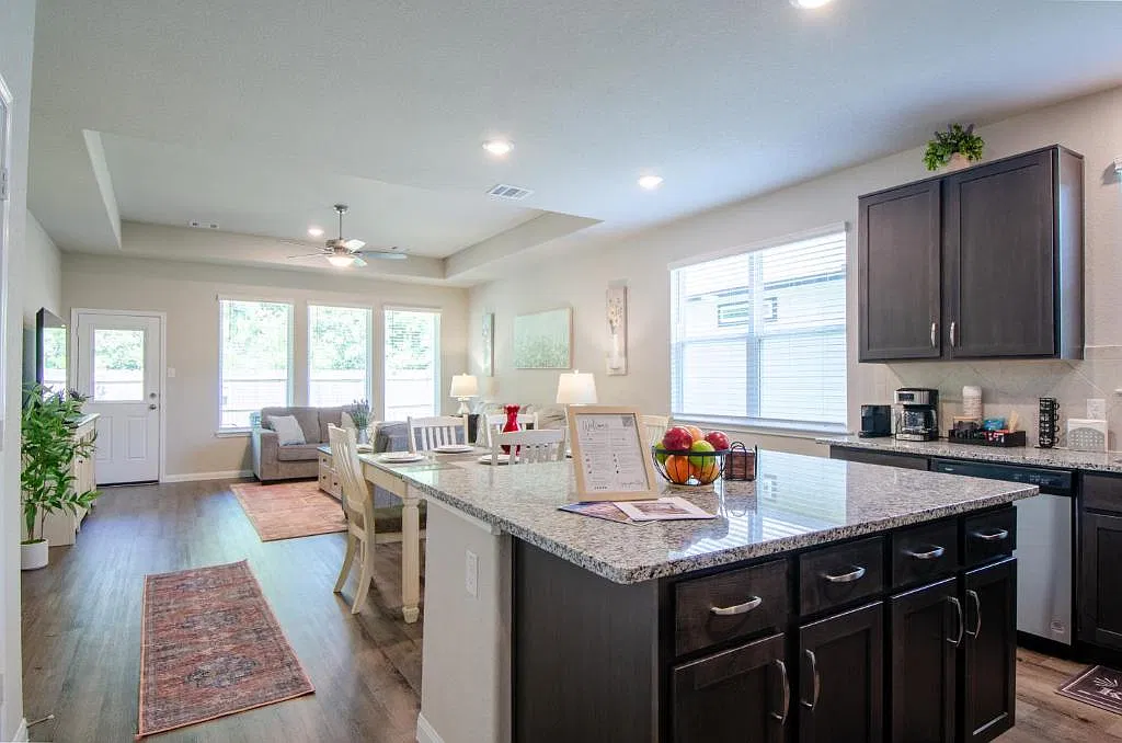 4 bed, 2.5 bath, 2313 sqft, $3,750 — Photo 2