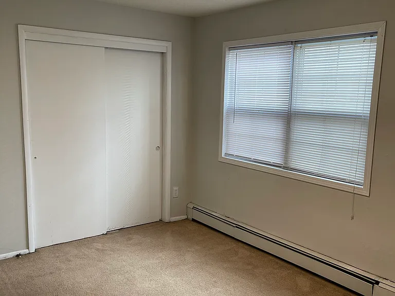 515 E Burlington St #11 — Photo 15