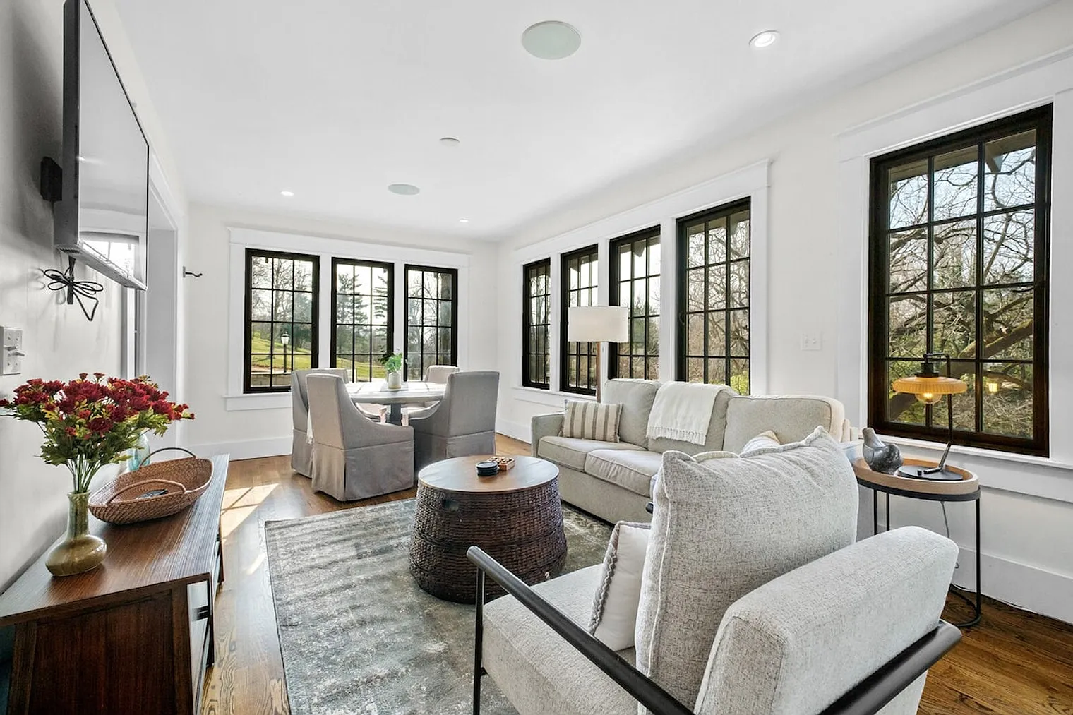 6 bed, 5.0 bath, 4499 sqft, $11,604 — Photo 2