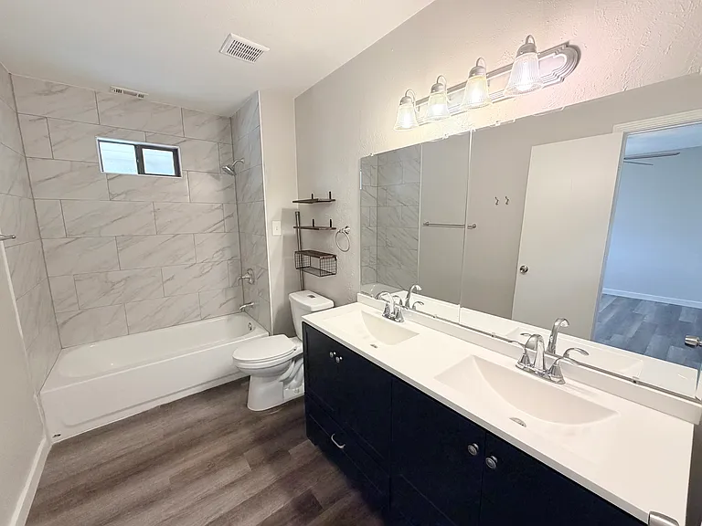 2412 Lakeview Cir #2414 — Photo 13