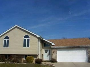 8799 Calhoun Pl, Crown Point, IN 46307