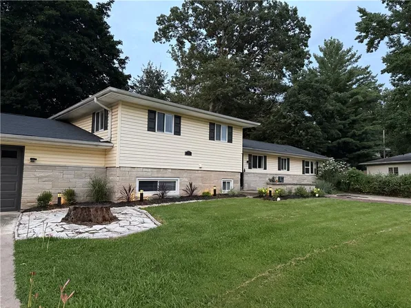 34 Green Oak Dr, Decatur, IL 62526