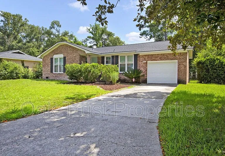 220 Cornell Dr — Photo 1