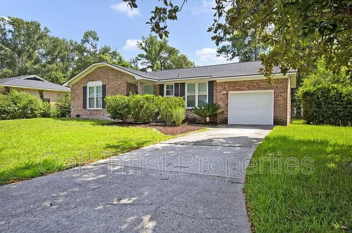 220 Cornell Dr Photo 1