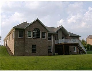 1st image of 207 Fox Hollow Dr