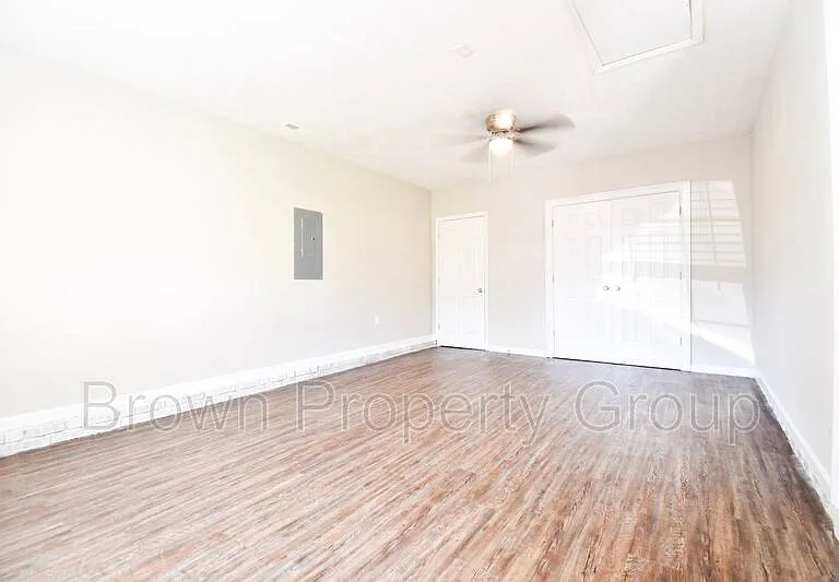 411 Northwoods Dr — Photo 4