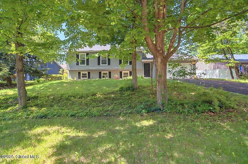 2nd image of 72 Algonquin Road