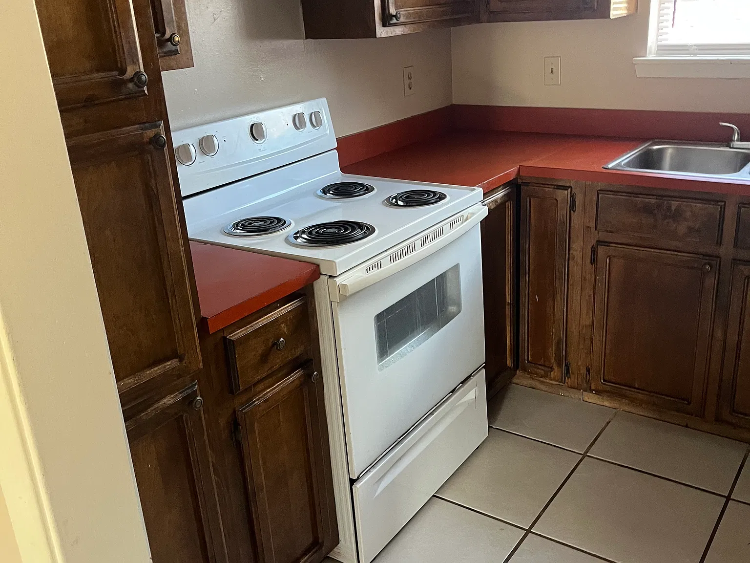 2 bed, 1.5 bath, 1000 sqft, $775 — Photo 2