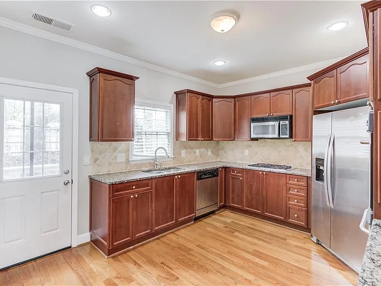 11007 Lorin Way — Photo 13