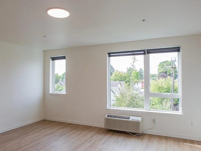 Studio "D" 3 operable windows