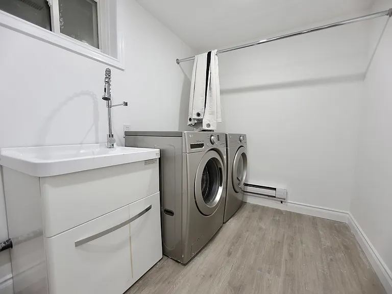 89 Yonge Blvd — Photo 11