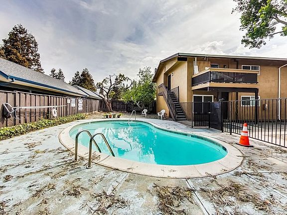 2nd image of 300 Franciscan Ct Unit 20