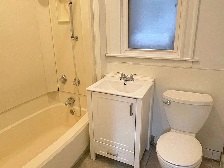 215 Lyon St — Photo 16