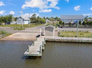 24 Blue Point Rd, Mastic Beach, NY 11951