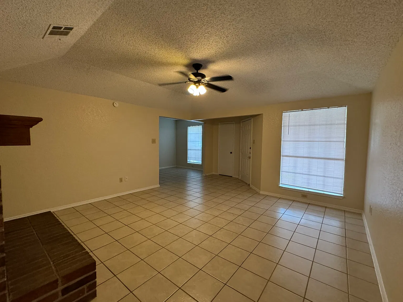 3 bed, 1074 sqft, $1,600 — Photo 4