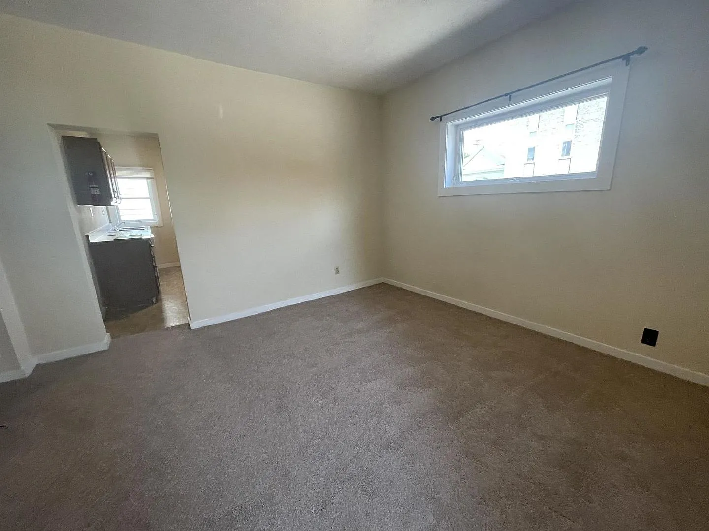 322 E. 10th St. — Photo 2