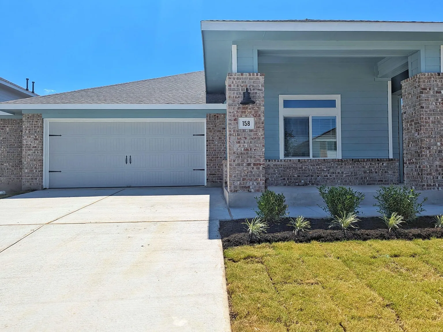 4 bed, 2.0 bath, 2031 sqft, $2,299 — Photo 1