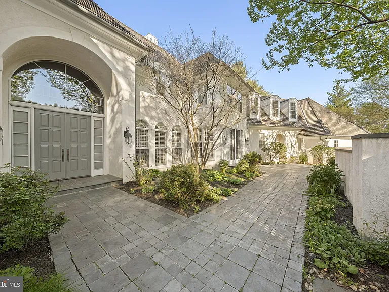 841 Mount Moro Rd — Photo 4