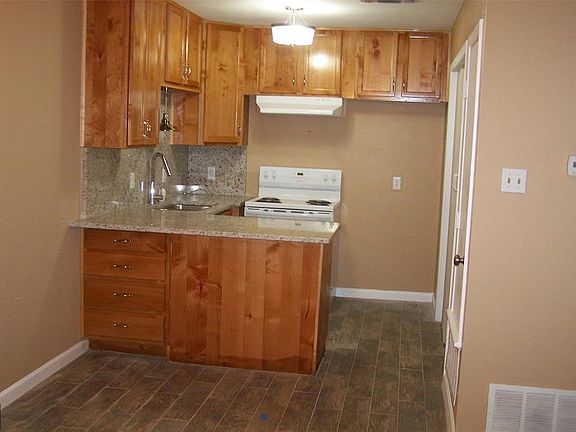 4th image of 54 Lori Dr Unit A