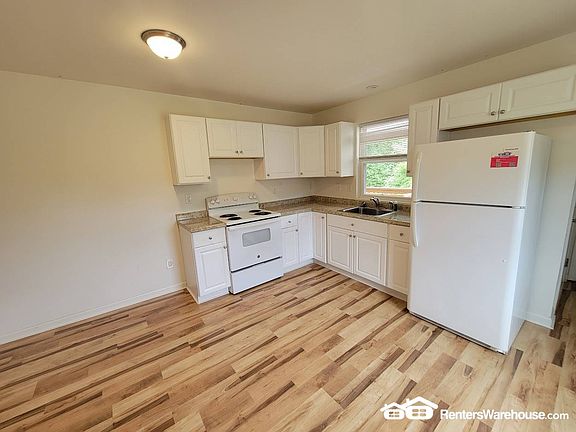 3rd image of 2231 E Washington St #D