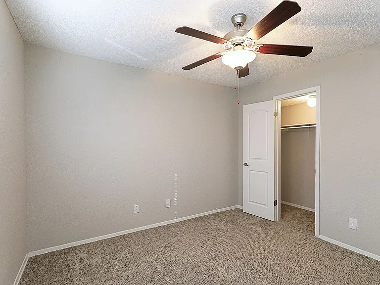 City Crest Apartments — Photo 125