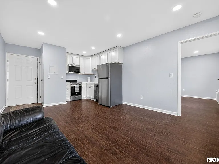 9 Vreeland Ave #3E — Photo 2